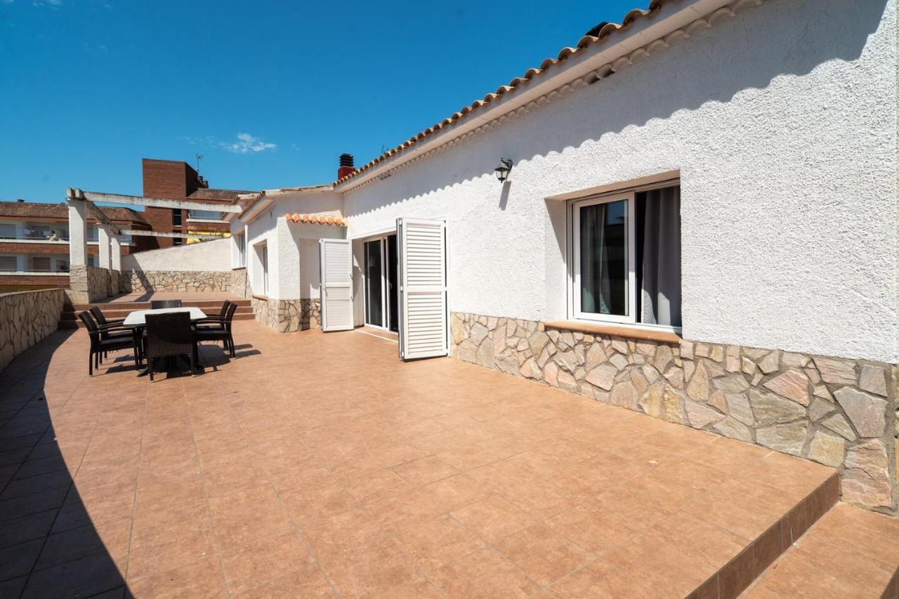 Villa Auba Lloret Lloret de Mar Exterior photo
